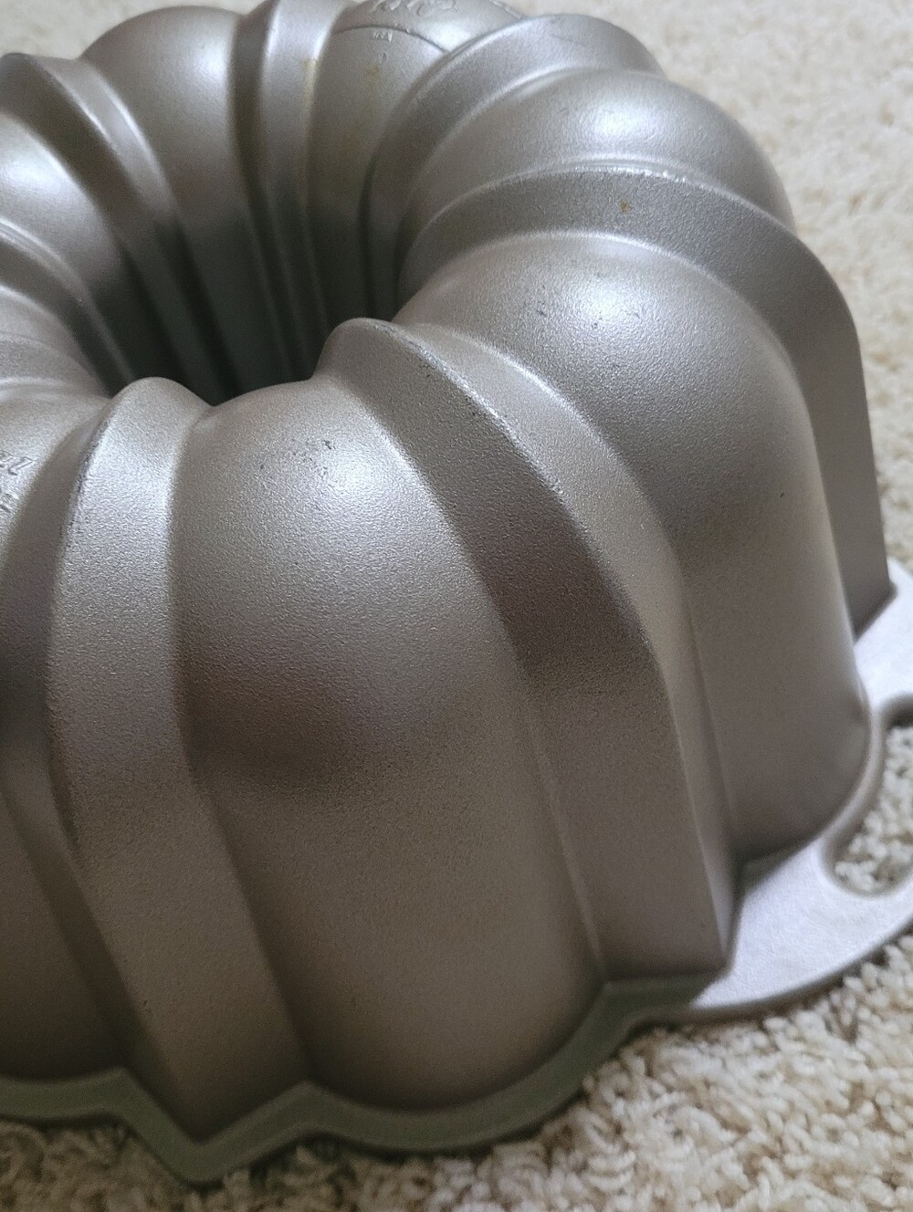 Nordic Ware 10-15 cups Bundt Cake Pan - Picture 7 of 11
